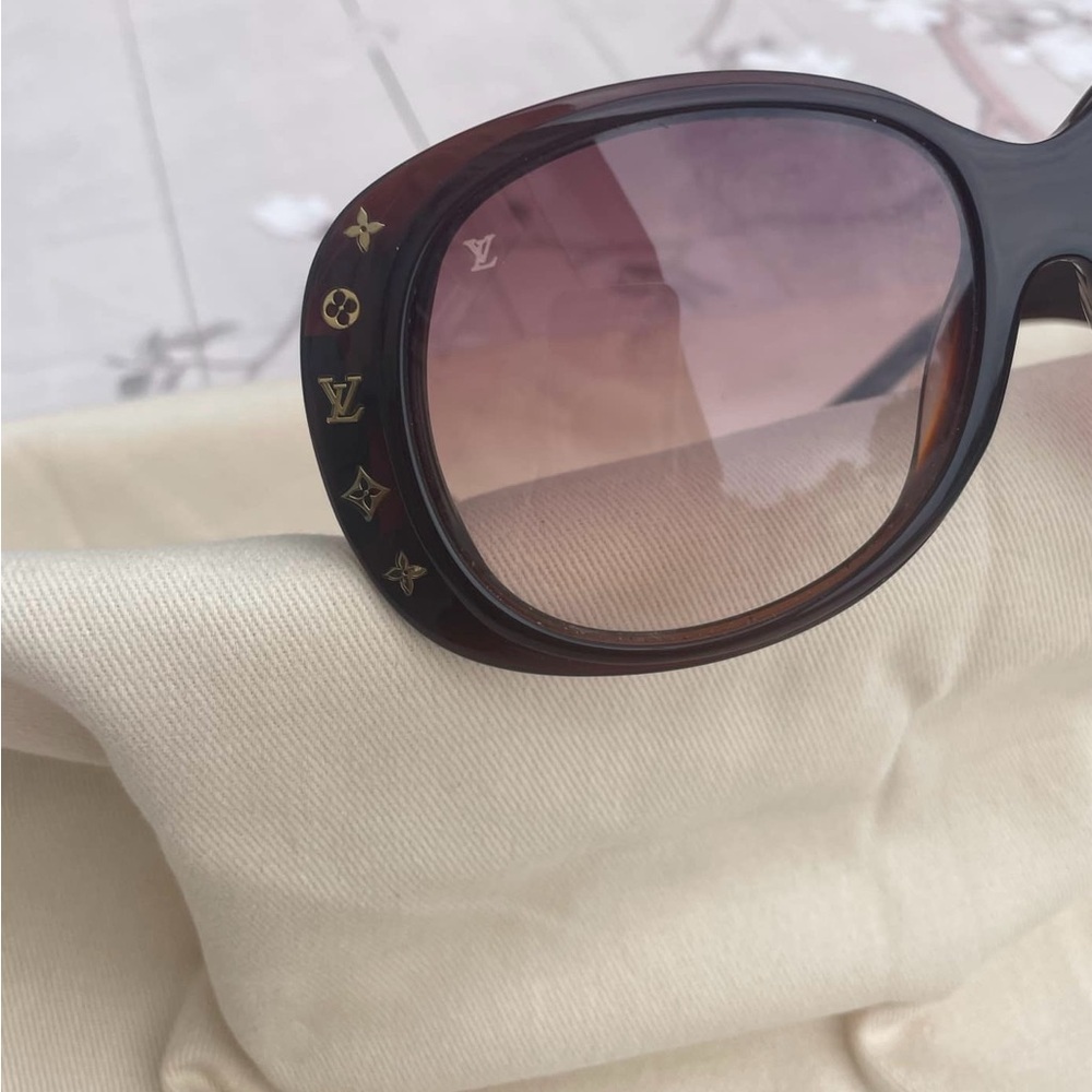 Louis Vuitton round sunglasses - Picture 3 of 9